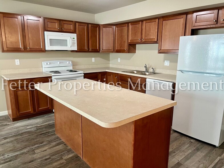 Building Photo - 5230 Canyon Cir