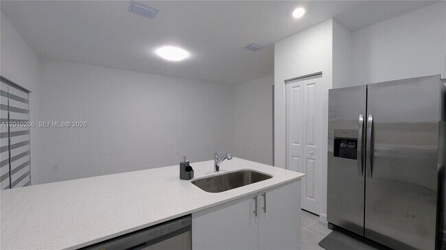 Building Photo - 2628 SE 28th Dr