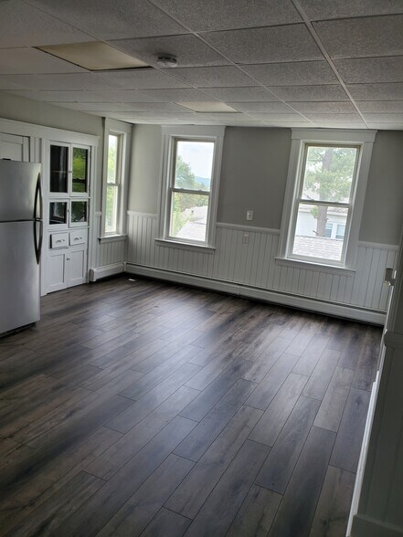 Building Photo - 17 Upsala St