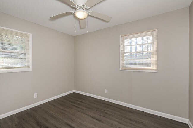 Building Photo - 645 Melrose Dr