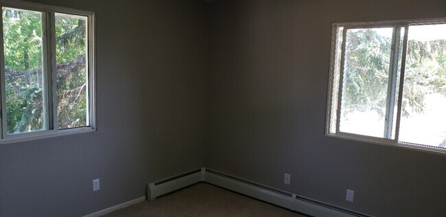 Building Photo - 2730 Rosalyn Ct