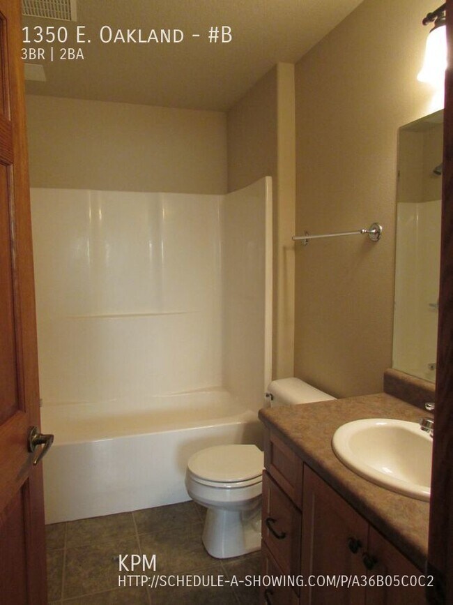 Building Photo - 1350 E. Oakland-#B