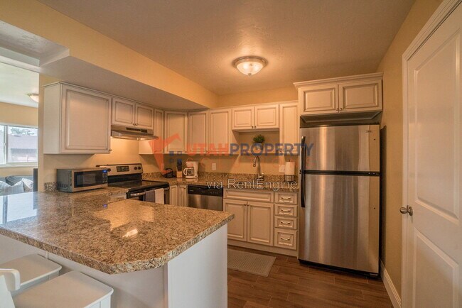 Building Photo - 7290 Racquet Club Dr