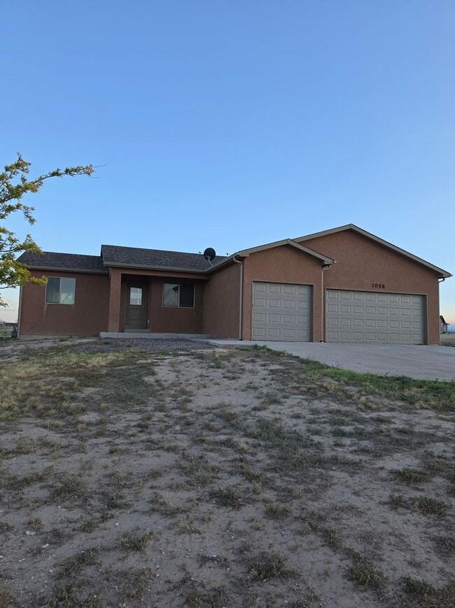Building Photo - ALL PROSPECTIVE TENANTS MUST SUBMIT A $58 NON-REFUNDABLE APPLICATION FEE PER APPLICANT ONLINE AND...