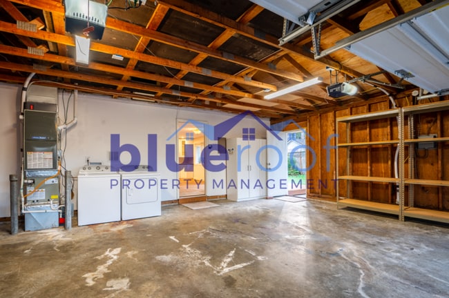 Building Photo - 4968 Oakridge Rd