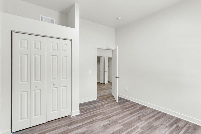 Building Photo - Escape to Serenity: Experience the Charm of our One-Bedroom Cottage!