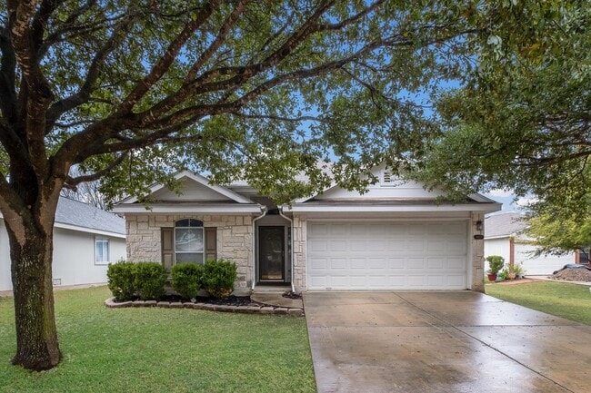 Building Photo - MOVE IN SPECIAL!