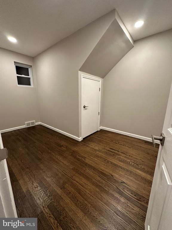 Building Photo - 936 Oakmont St