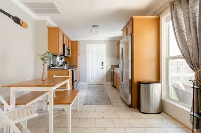 Building Photo - Ideal West Nashville Location!