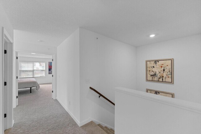 Building Photo - 985 Annagaire Curv