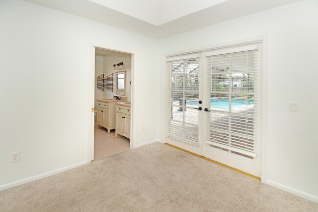 Building Photo - 896 Rose Ct