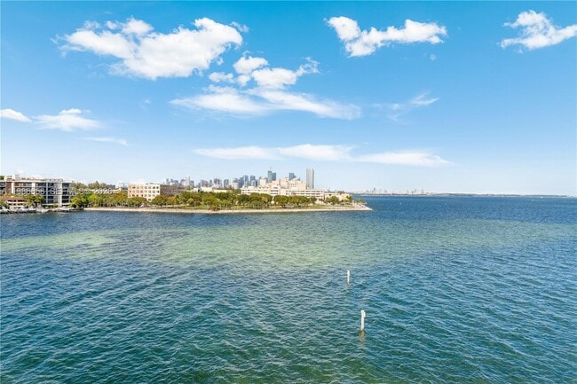 Building Photo - 5 Grove Isle Dr