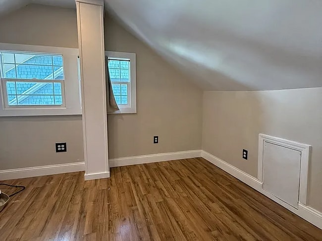 Building Photo - This remodeled 3-bedroom, 2-bath home