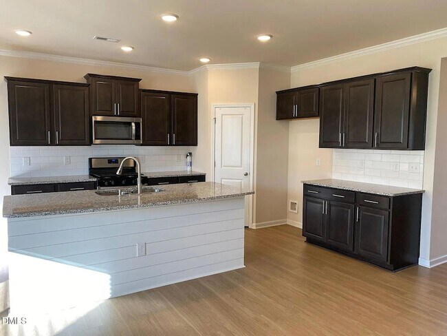 Building Photo - 2124 Fox Chapel Pl