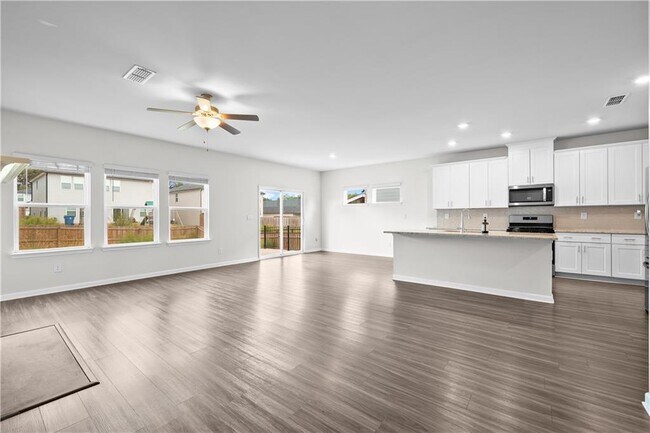 Primary Photo - 5947 Green Ash Ct