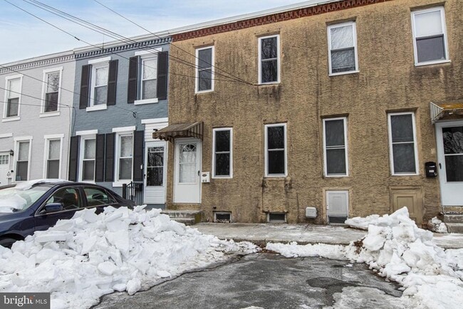 Building Photo - 614 Clark St