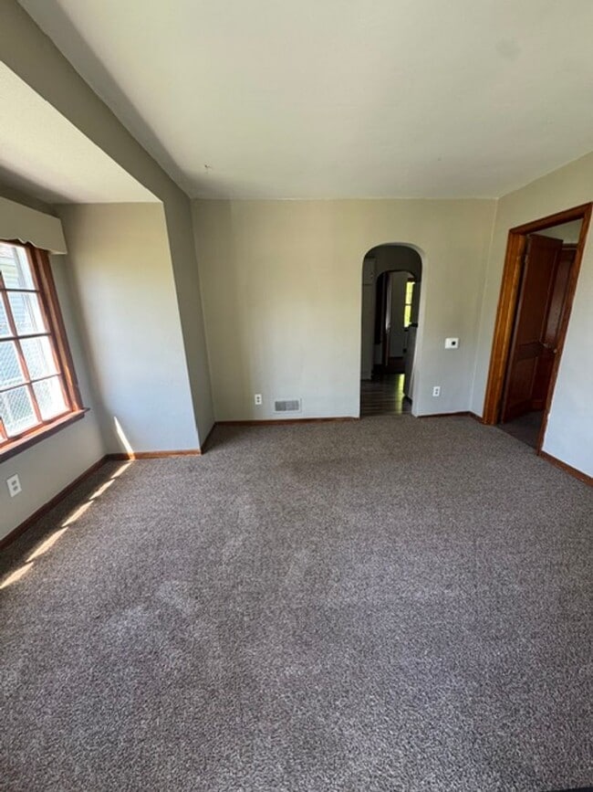 Building Photo - 3602 Robinwood Dr
