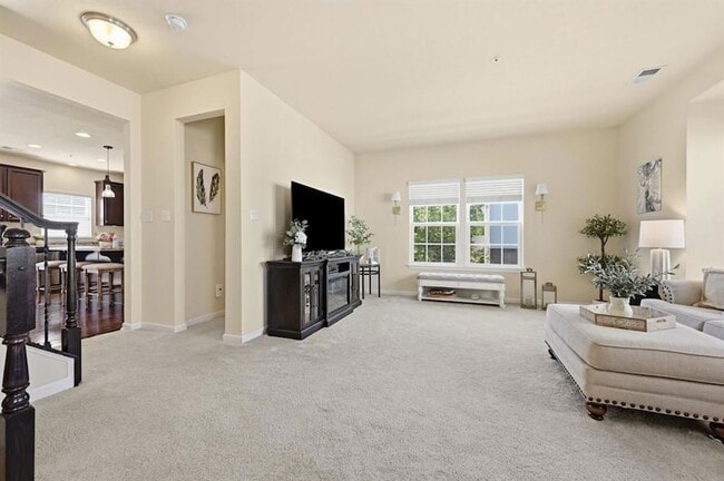 Building Photo - 601 Pointe View Dr