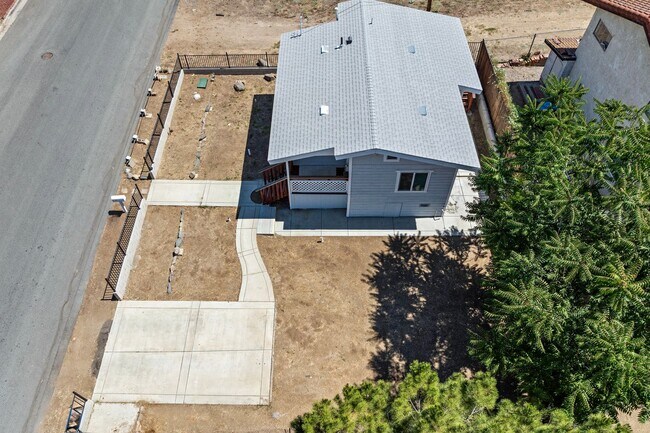 Building Photo - Enjoy Lake Views from This Cozy 1 Bed, 1 Bath Home