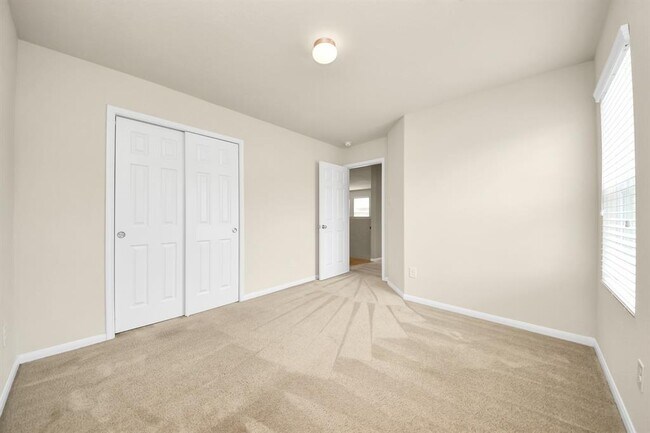 Building Photo - 9914 Swallow Dr