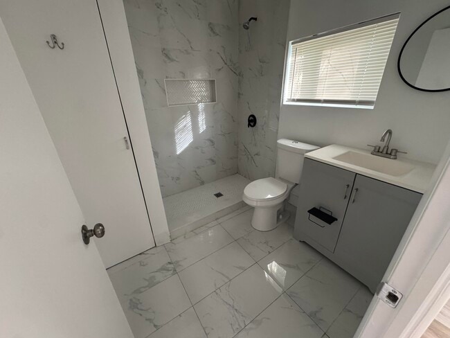 Building Photo - 516 49th St