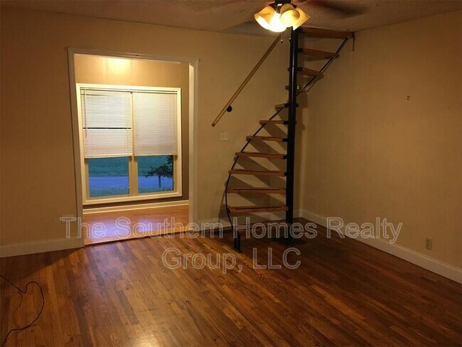 Building Photo - 706 Burn Rd