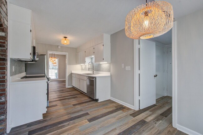 Building Photo - 1805 Chelwood Cir