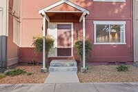 Building Photo - Remodeled 2 Story 3 Bed 1.5 Bath Townhome in Mountain View