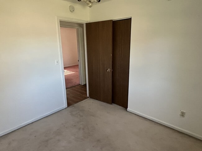 Building Photo - 530 Chesley Dr