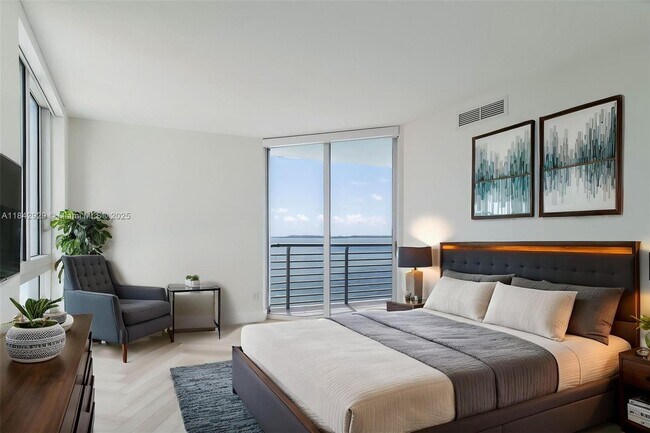Building Photo - 335 S Biscayne Blvd