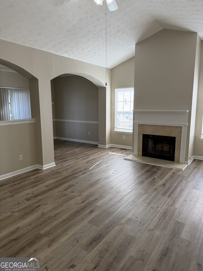 Building Photo - 2500 Lake Royale Dr