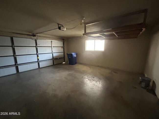 Building Photo - 512 W Malibu Dr