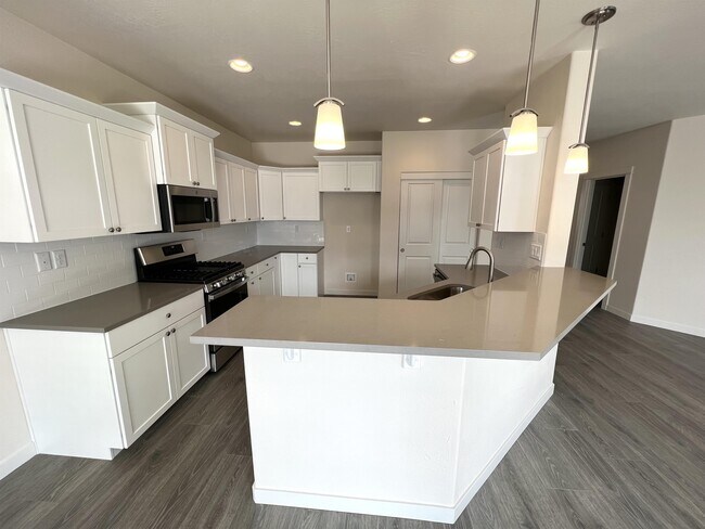 Building Photo - 1650 Dragon Tail Pl