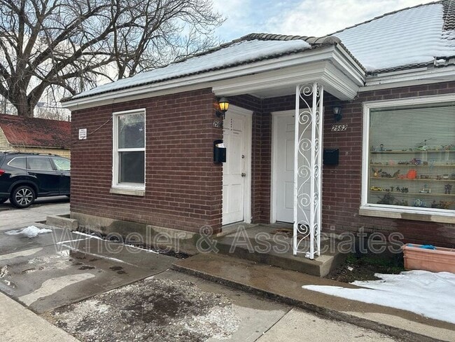 Building Photo - 2564 Porter Ave