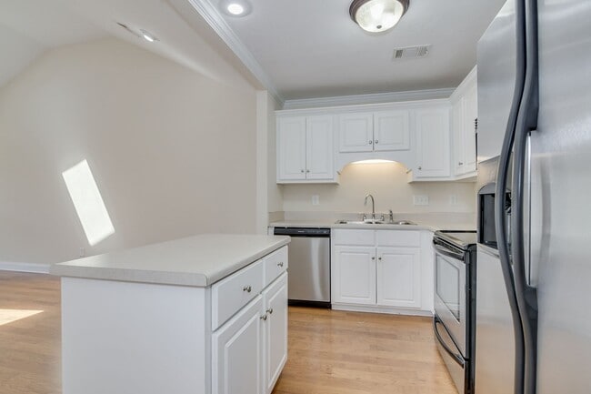 Building Photo - 2 Bed 2 Bath Townhouse Minutes from Ft Gordon