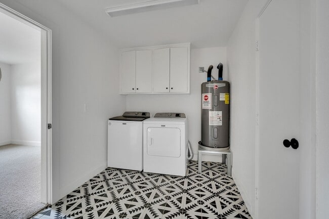 Building Photo - 3301 Yellowstone Dr