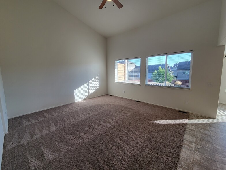 Building Photo - 2067 Moon Rise Dr