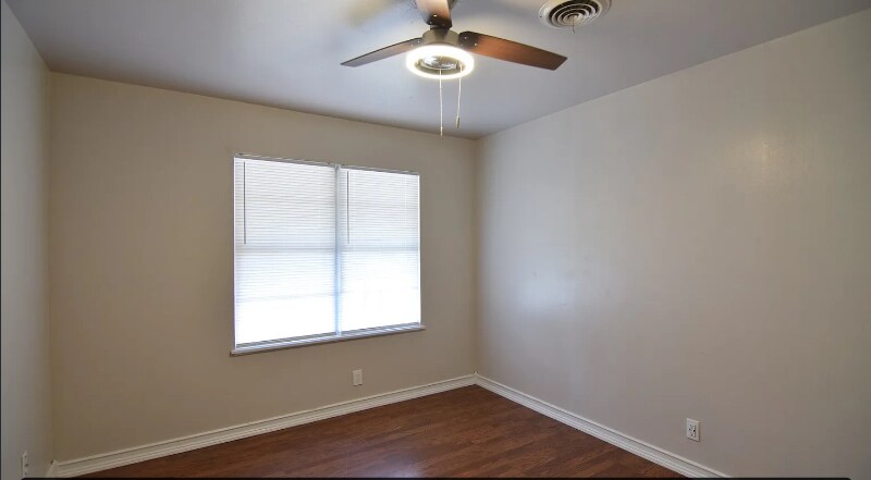 Building Photo - 311 Crockett Dr