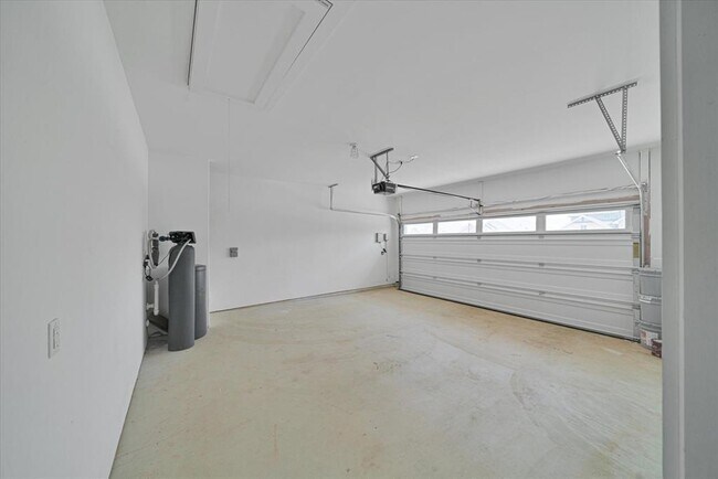 Building Photo - 316 Peace Pipe Way