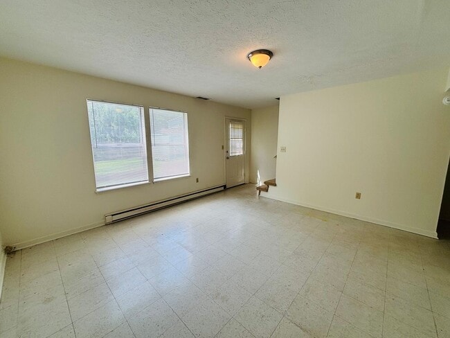 Building Photo - 355 Wakeman Ct NE