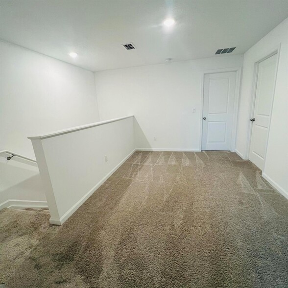 Building Photo - 6356 Sailpointe Ln