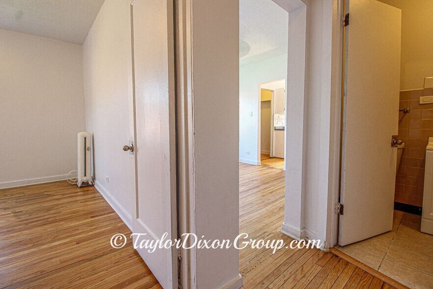 Building Photo - 7147 S Constance Ave