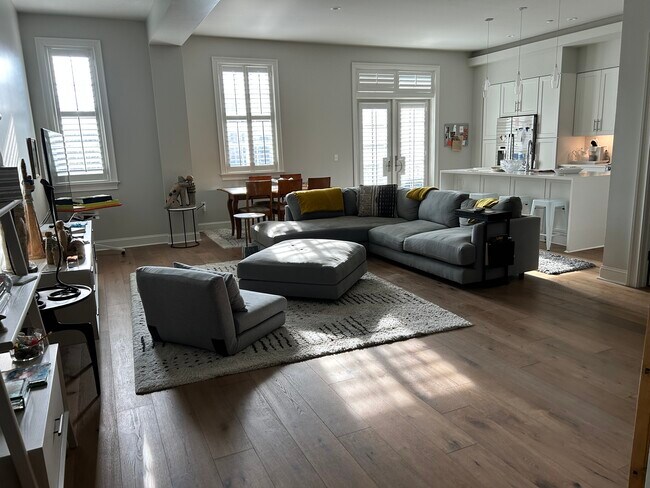 Primary Photo - 731 Saint Charles Ave