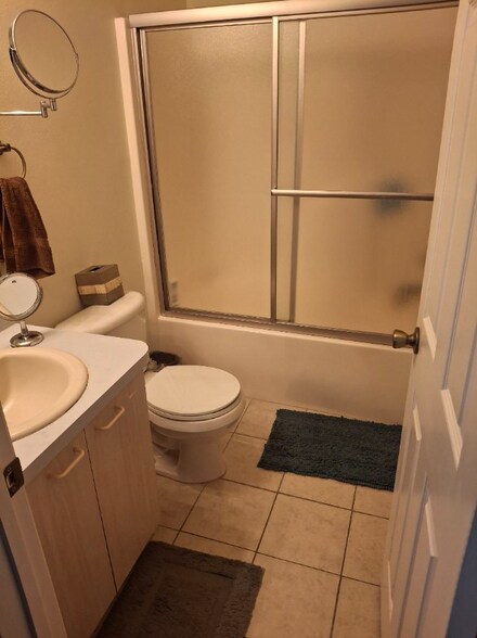 Building Photo - 1606 Campos Dr