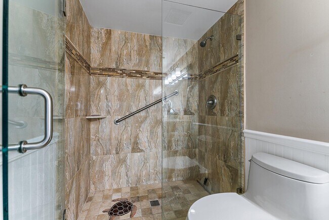 Building Photo - 275 Palm Ave