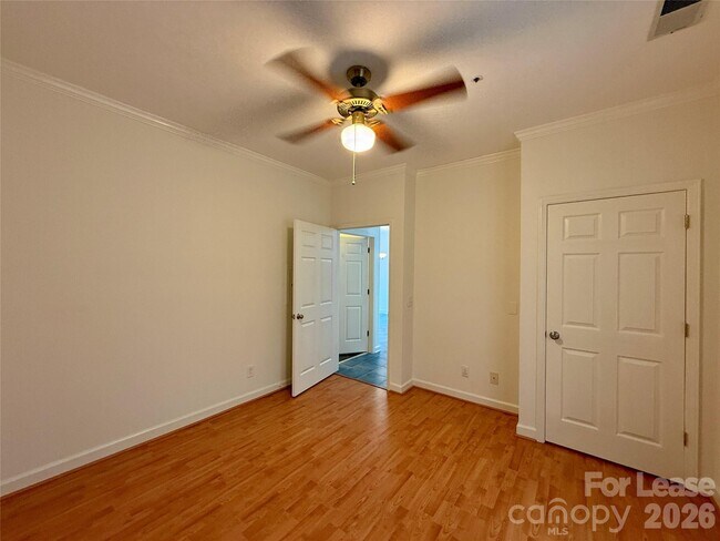 Building Photo - 18009 Kings Point Dr