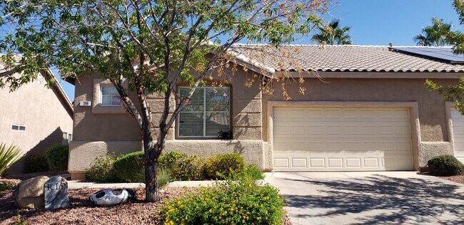 Building Photo - 198 Crown Imperial St