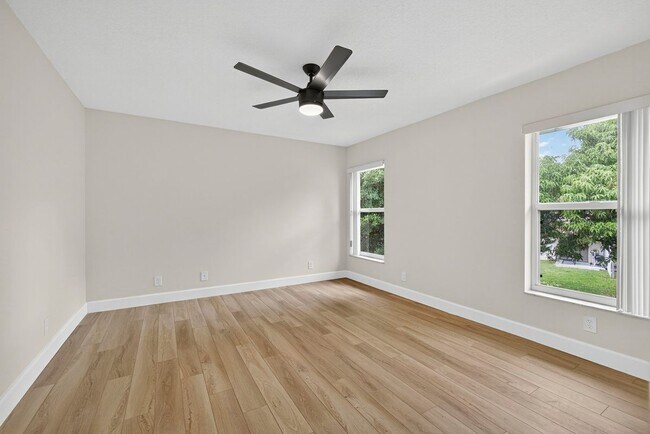 Building Photo - 1135 Staghorn St