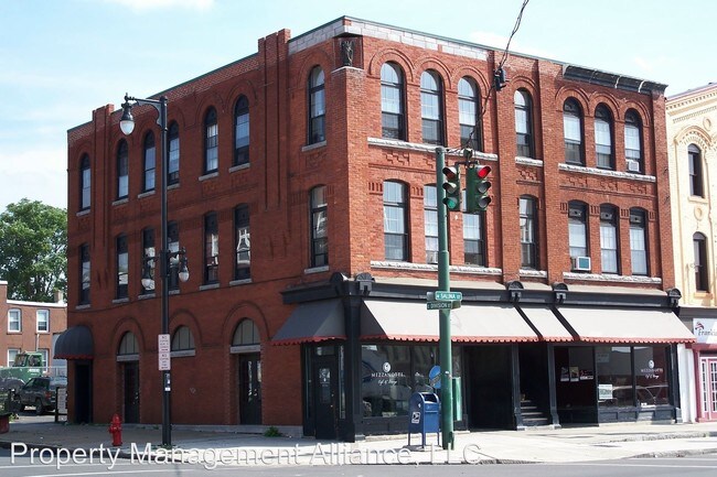 Building Photo - 658 N Salina St