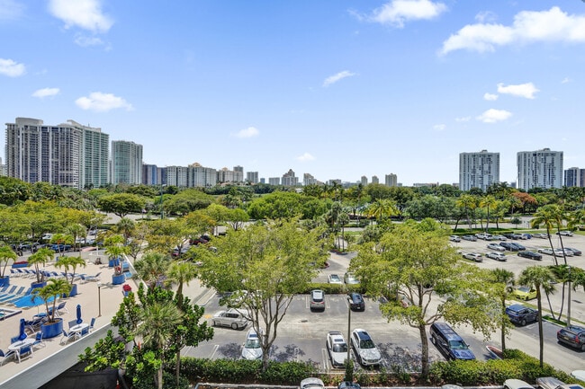 Building Photo - 3701 N Country Club Dr